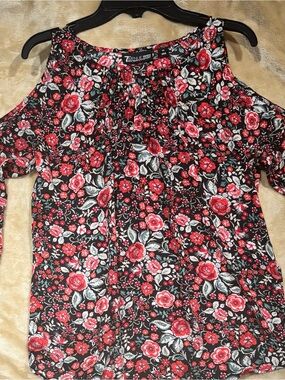 New York & Company Black Floral Cold-Shoulder Tunic
